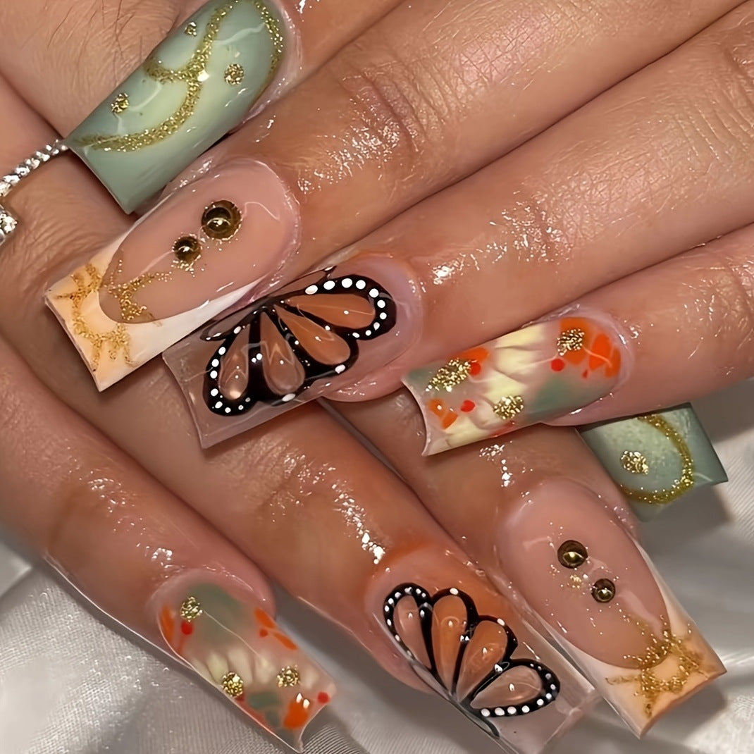 Kreatives Schmetterlingsdesign Nagelkunst Karnz
