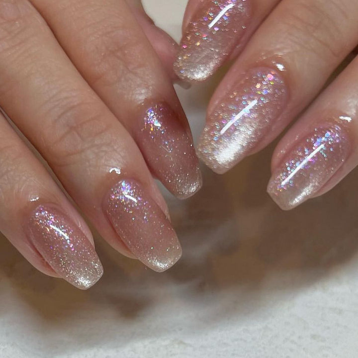 Glamouröse Kunstnägel mit Glitzer und Ombre-Design Karnz