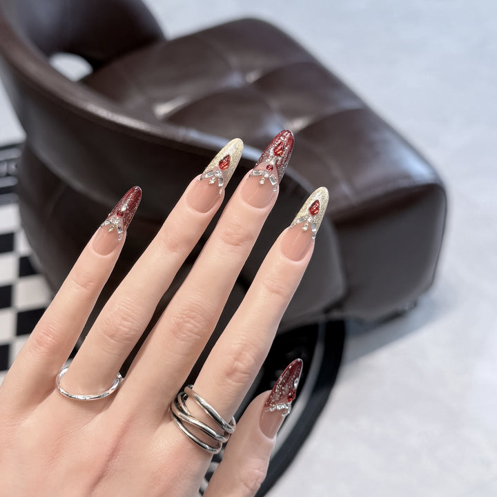 Dekoratives Stiletto Press-On Nagelset mit Edelsteinakzenten Karnz