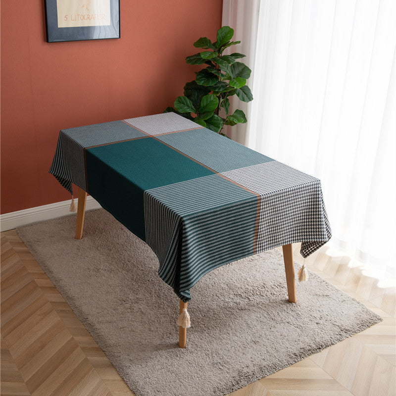 Elegante gestreifte Tischdecke