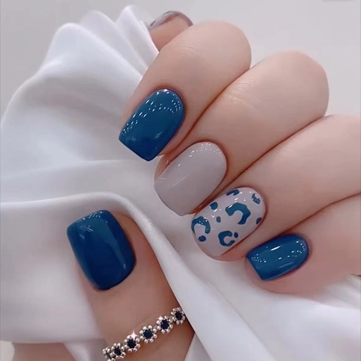 Künstlerische Leopardenmuster-Nagelkunst-Tipps Karnz