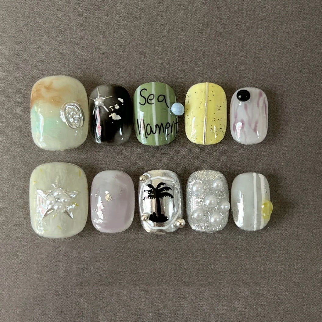 Dekorativer Press-On Nagelkunst Set mit kreativen Edelsteinakzenten