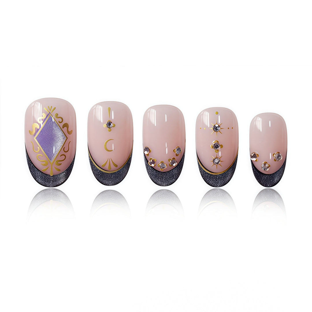 Elegantes Nageldesign Karnz