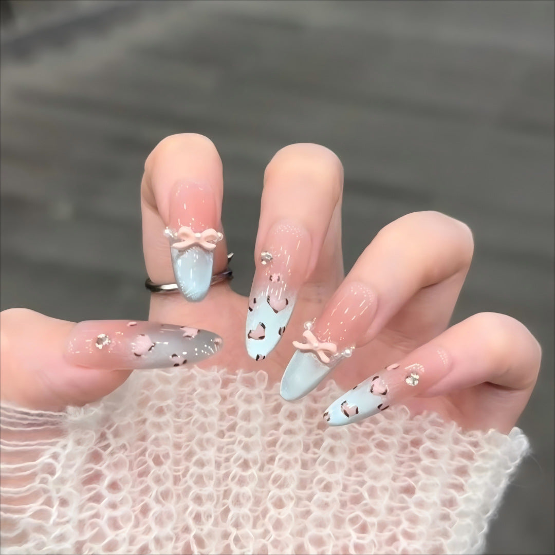 Dekorativer Herzdesign Press-On Nagelset Karnz