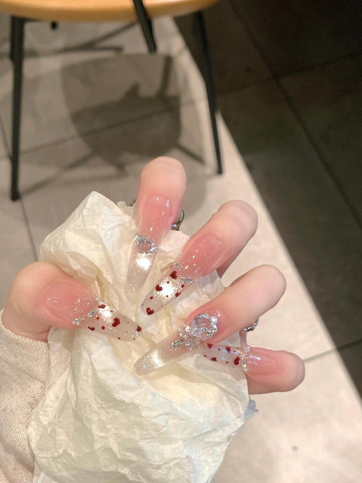 Kunstnagelset mit Funkelnden Strass- und Herzdesign Karnz