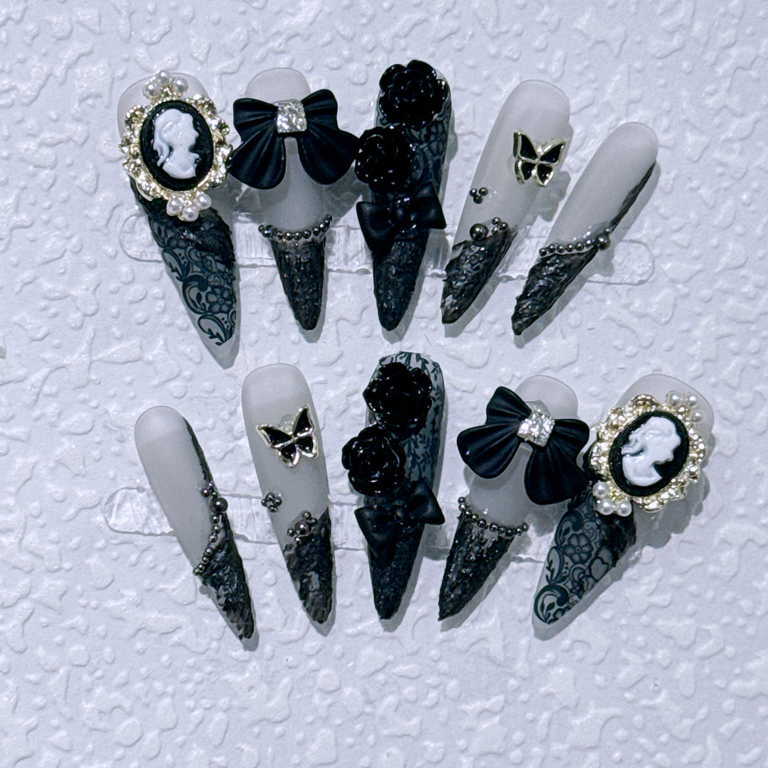 Gothic-inspirierte dekorative Nail Art Kollektion