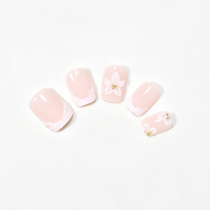 Elegante Blumennagelverlängerungen Karnz