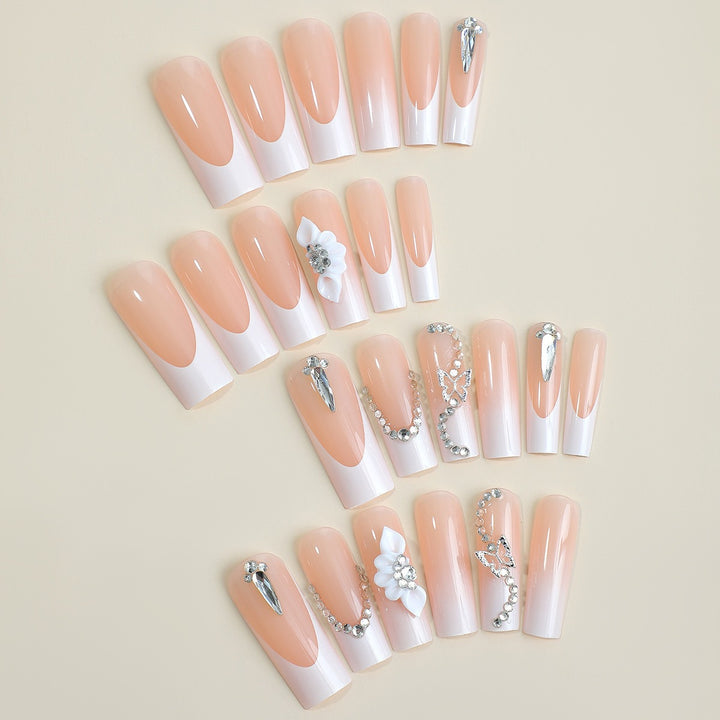 Kunstnagelset mit eleganten 3D-Akzenten und Glitzerverzierungen Karnz