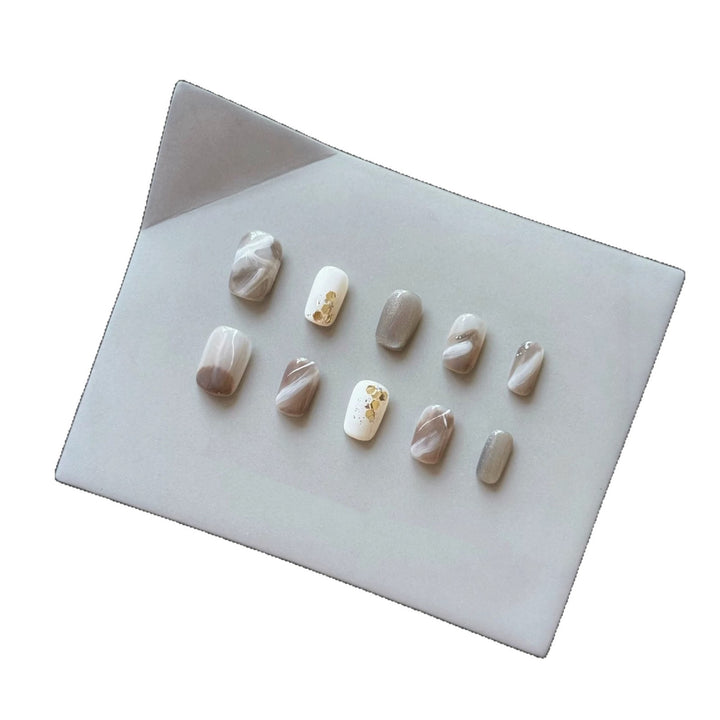 Marmor Design Press-On Nagelset mit goldenen Akzenten