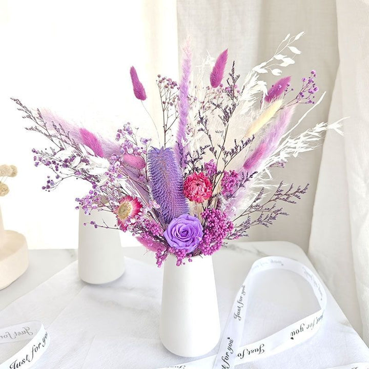Schickes Trockenblumenarrangement