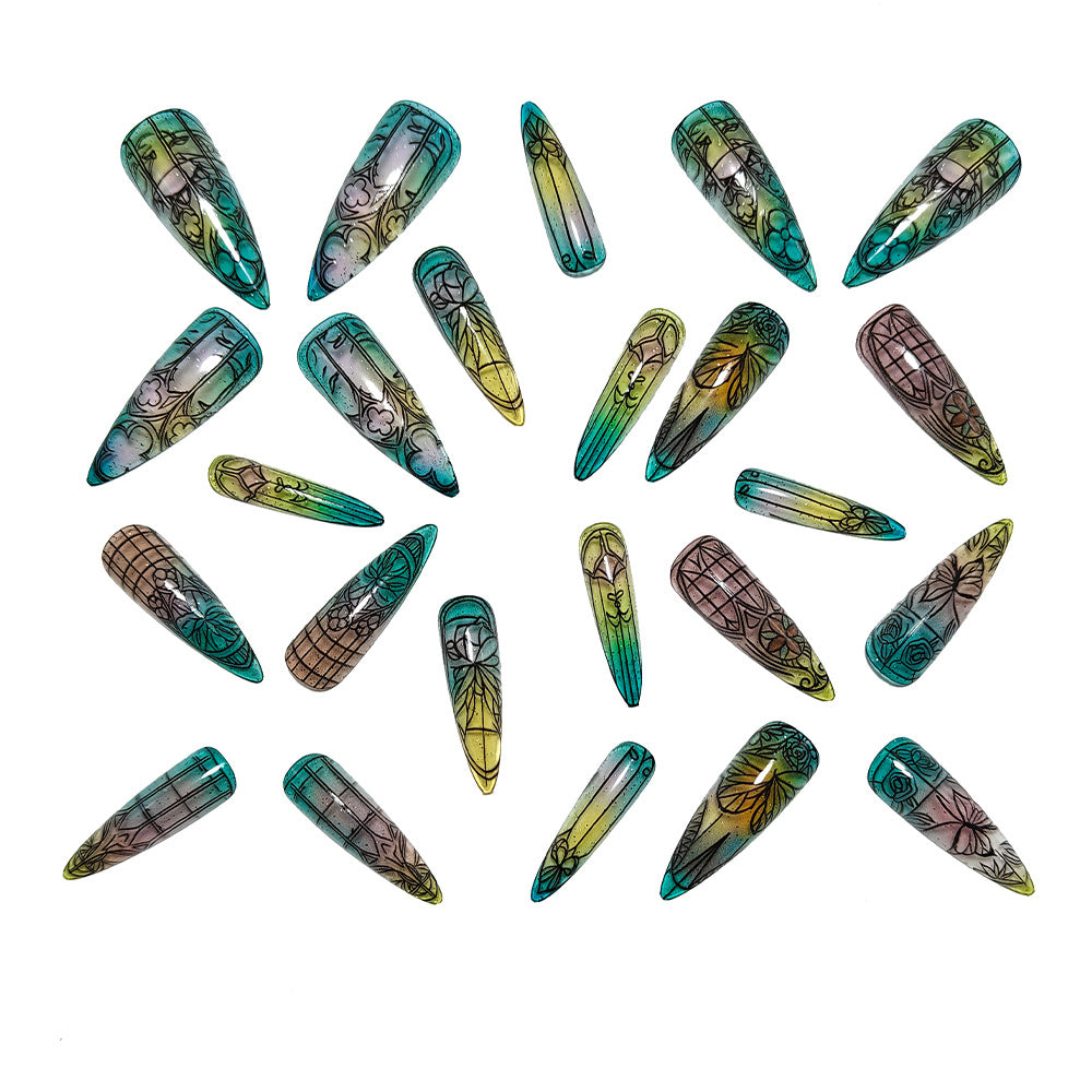 Kunstnägel Im Eleganten Stiletto-Design mit Kunstvollen Motiven Karnz