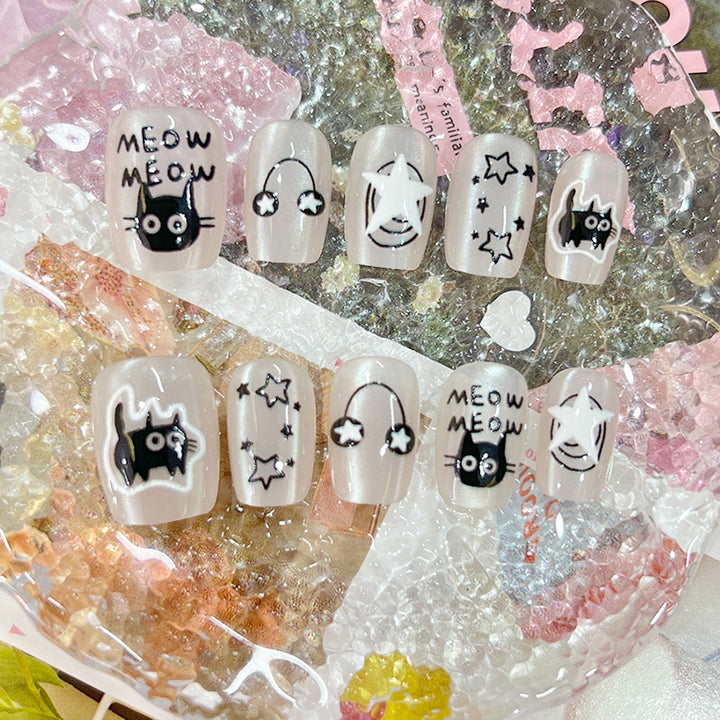 Verspielte Nagelkunst mit Katzenmotiven Karnz