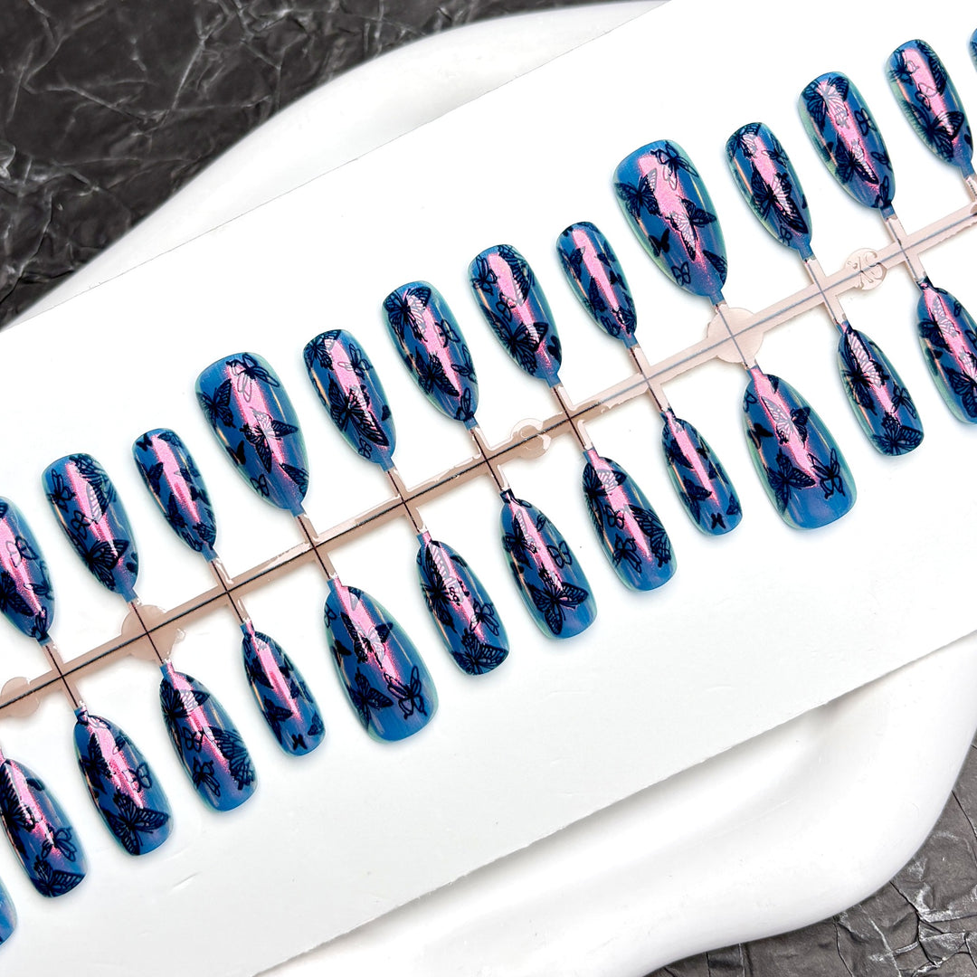 Künstlerisches Press-On Nagelkunstset mit Schmetterlingsdesign