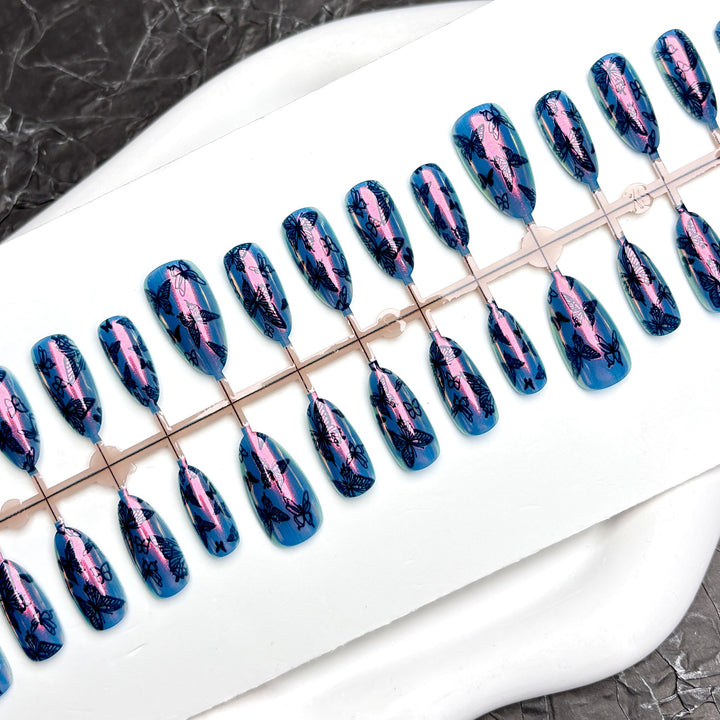 Künstlerisches Press-On Nagelkunstset mit Schmetterlingsdesign