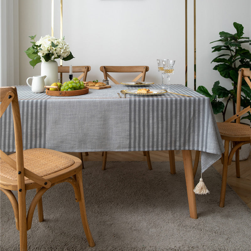 Elegante karierte Tischdecke