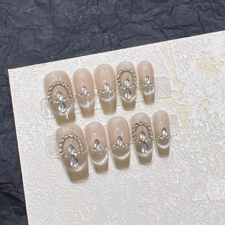 Elegantes Press-On-Nagelset mit Strassdetails Karnz