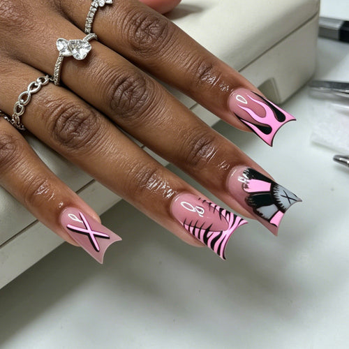Künstlerische lange Nageldesign-Spitzen mit einzigartigen Mustern Karnz