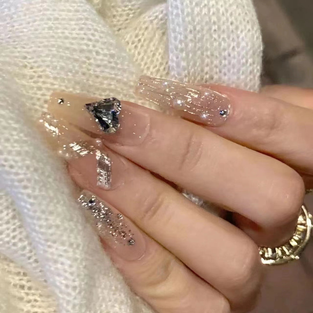 Glamouröse Strass-Nagelerweiterungen