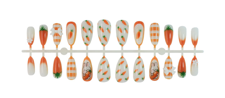 Kunstnagelset mit frühlingshaften Karotten- und Hasenmuster Karnz