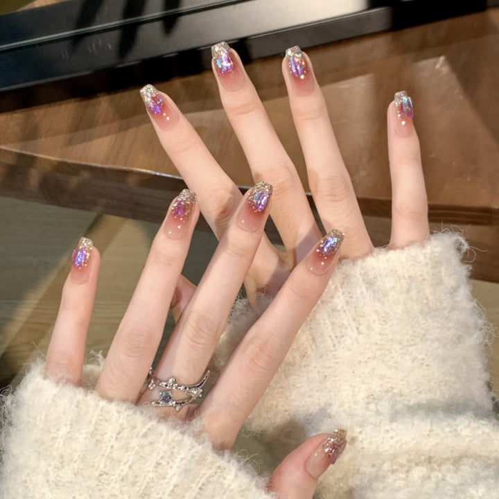Glamouröse Kunstnägel mit Glitzer-Effekten Karnz