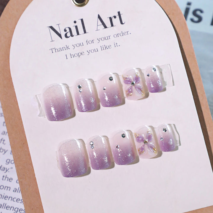 Glamouröse und kreative Acryl-Nägel Karnz