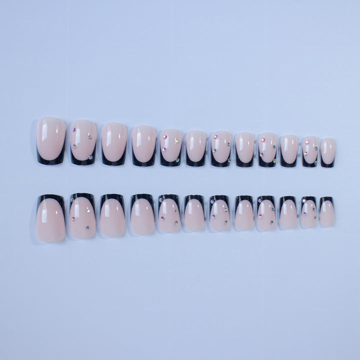Elegantes Nagelkunst-Design-Set mit Strass-Akzenten