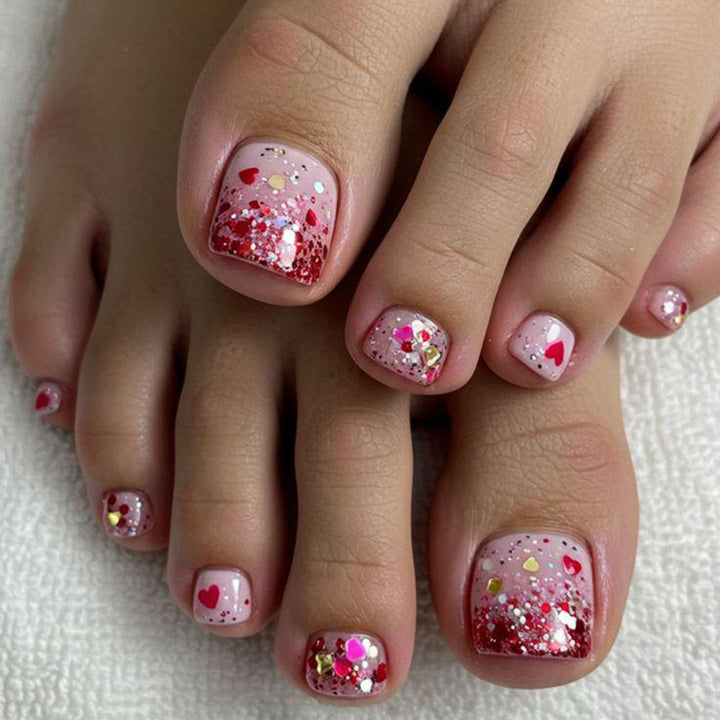 Fußnagelkunst mit Glitzernden Herzen Karnz