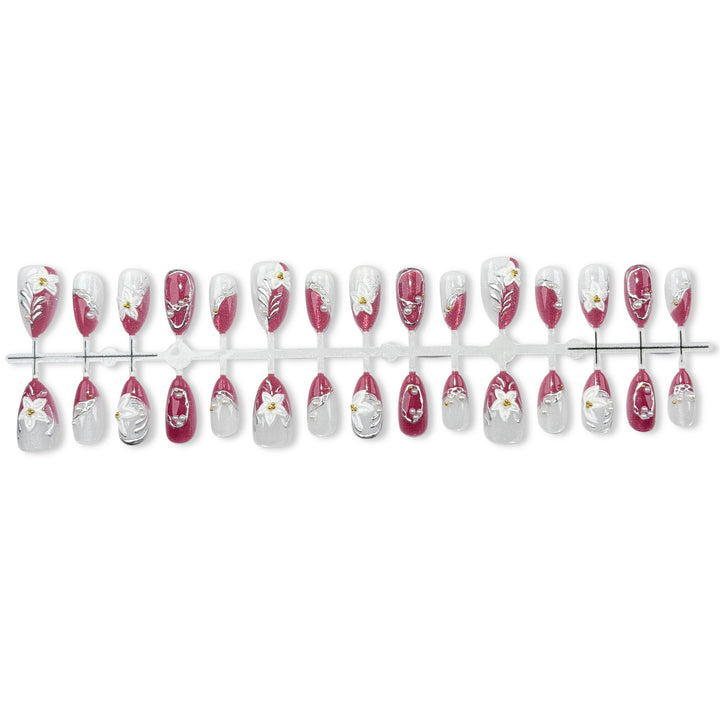 Elegantes Press-On-Nagelkunst-Set mit Bögen und floralen Akzenten