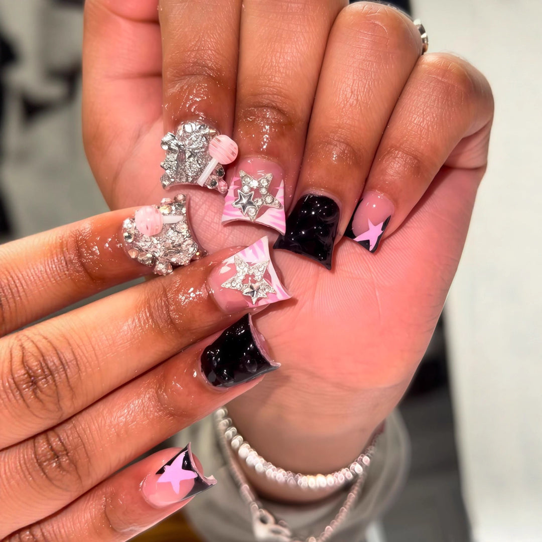 Glamouröse dekorative Press-On-Nagelkunst Karnz