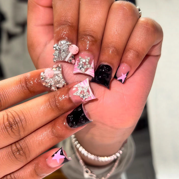 Glamouröse dekorative Press-On-Nagelkunst Karnz