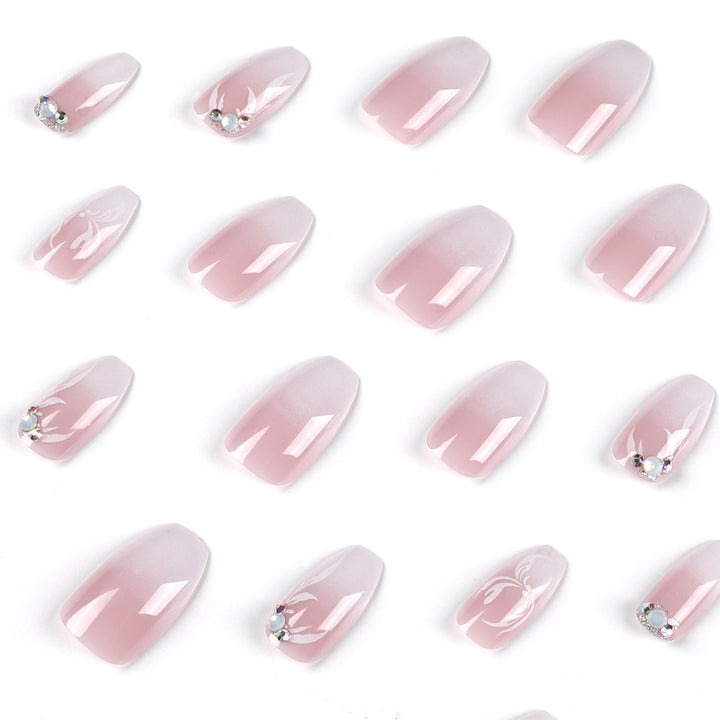 Kunstvolle Nagelverlängerungen mit elegantem Ombre-Design Karnz