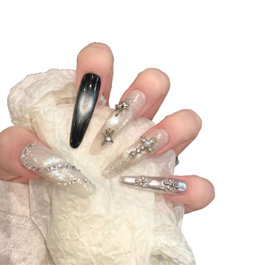 Dekoratives Stiletto Press-On-Nagelset mit Sternakzenten Karnz