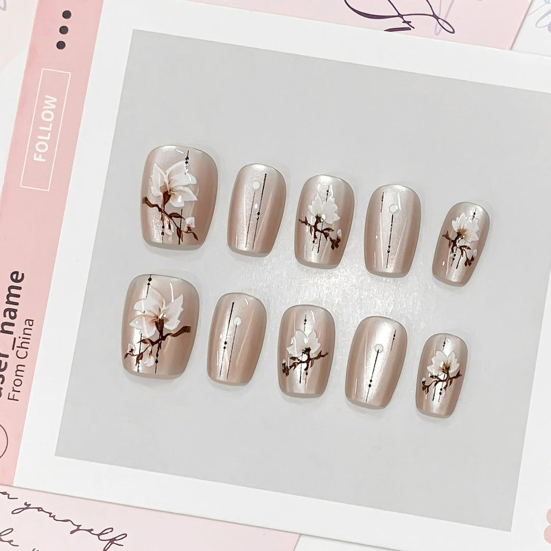Kunstvolle und elegante Nagelspitzen Karnz