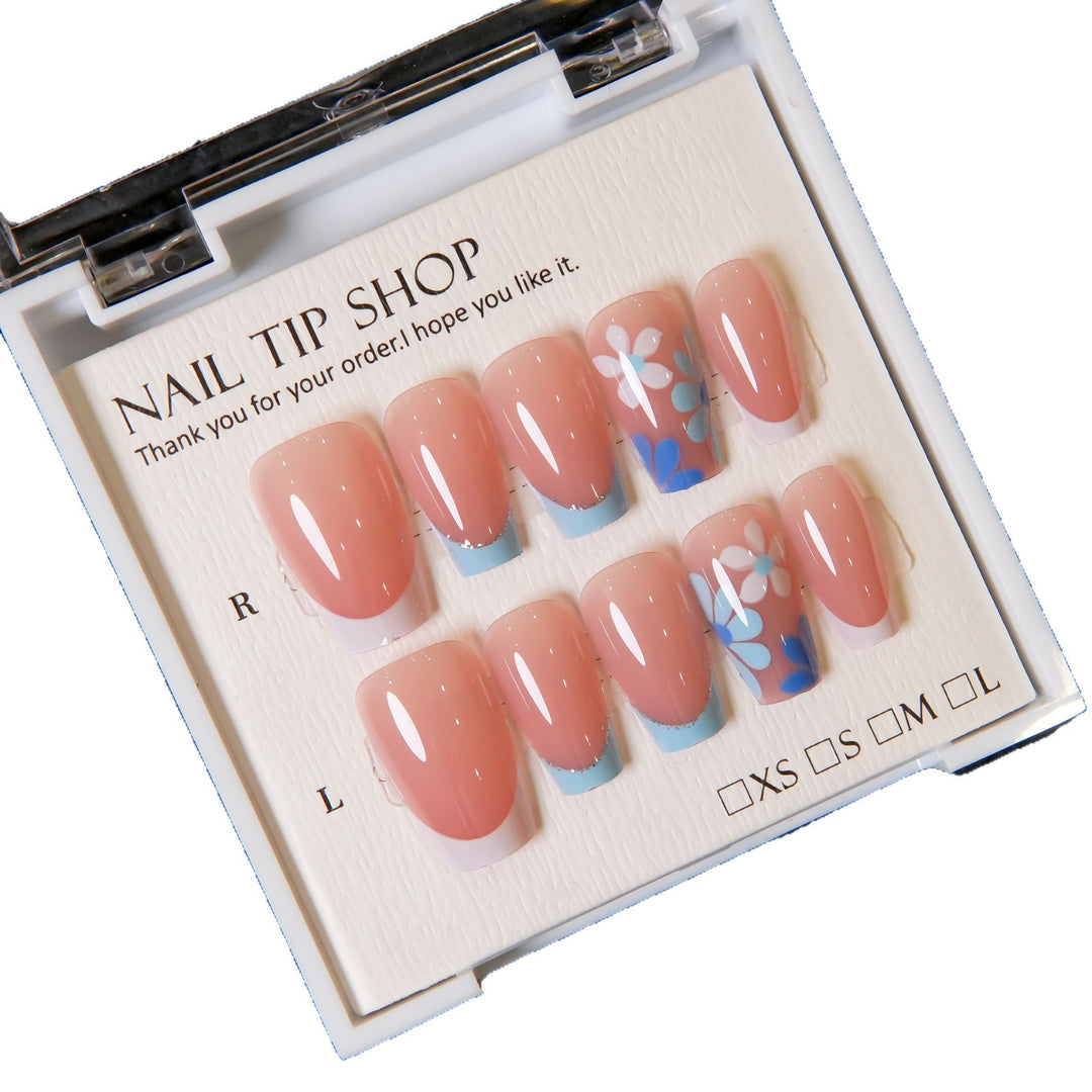 Press-On Nagelkunstset mit eleganten floralen Designs