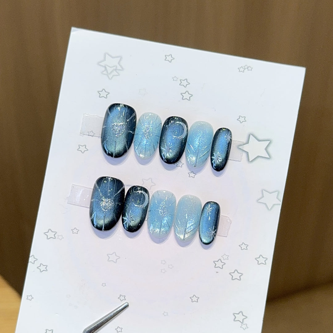 Glamouröse Kunstnagelspitzen mit Sternen- und Glitzereffekten Karnz