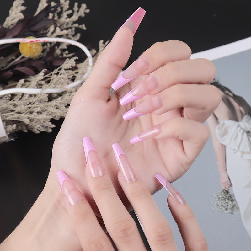 Elegantes Stiletto-Press-On-Nagelset mit zweifarbigen Design Karnz