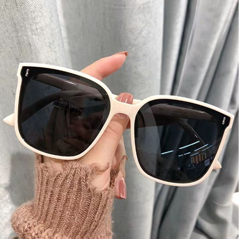 Damen stilvolle Sonnenbrille mit modischem Hingucker Karnz