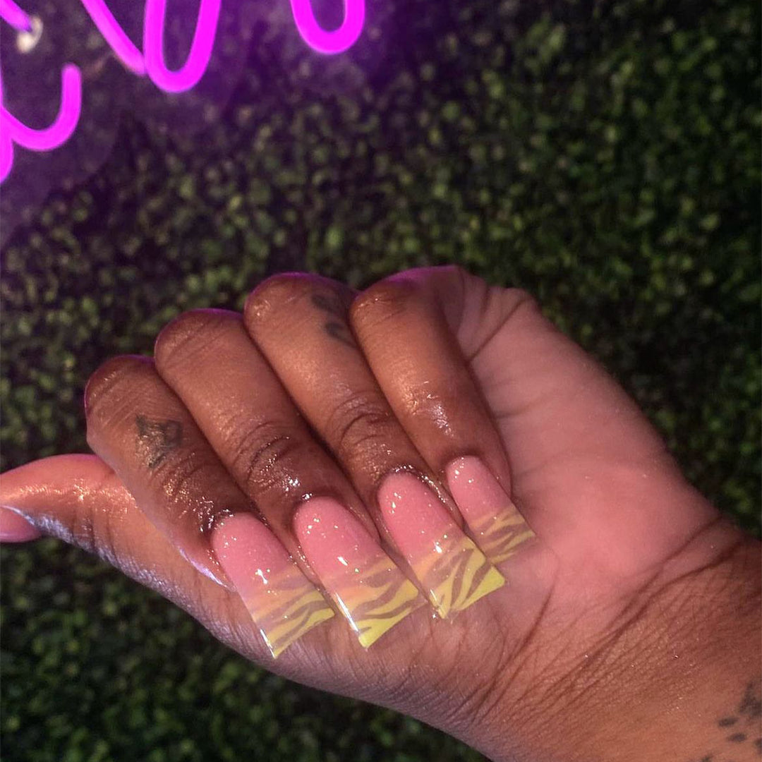 Künstlerisches Ombre Press-On Nagelset Karnz
