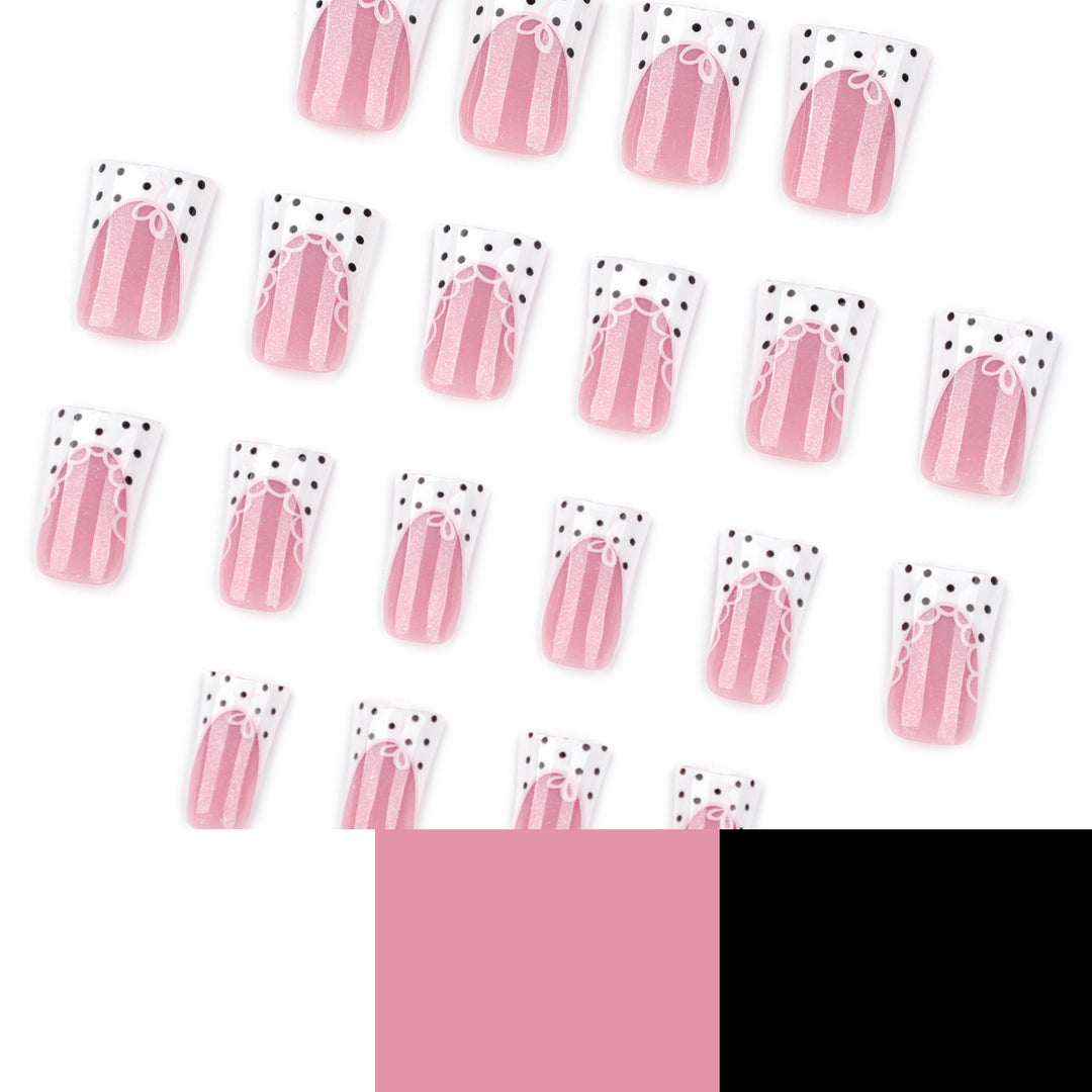 Künstliche Nagelverlängerungen mit elegantem Spitzen-Design Karnz