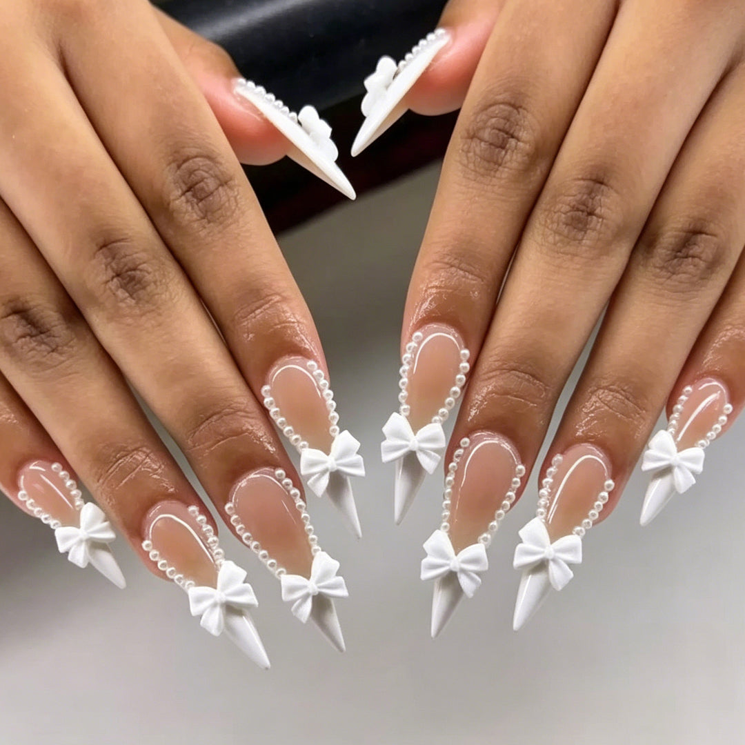 Elegante mit Schleife verzierte Nagelkunst Karnz
