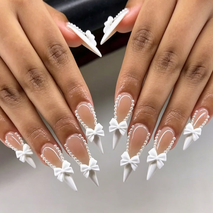 Elegante mit Schleife verzierte Nagelkunst Karnz