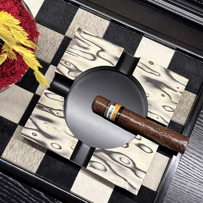 Künstlerischer von Marmor inspirierter Aschenbecher