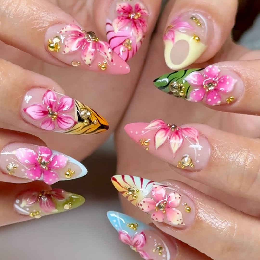 Verschnörkelte florale 3D-Nagelverlängerungen Karnz