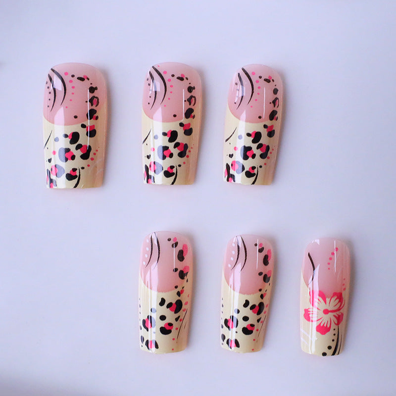 Stylische Florale Acryl Nagelverbesserungen Karnz