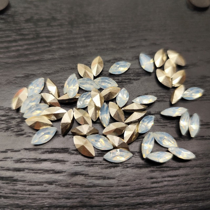 Glitzernde Acrylschmucksteine Karnz