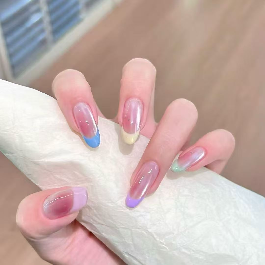 Dekorative Nagelkunst Karnz