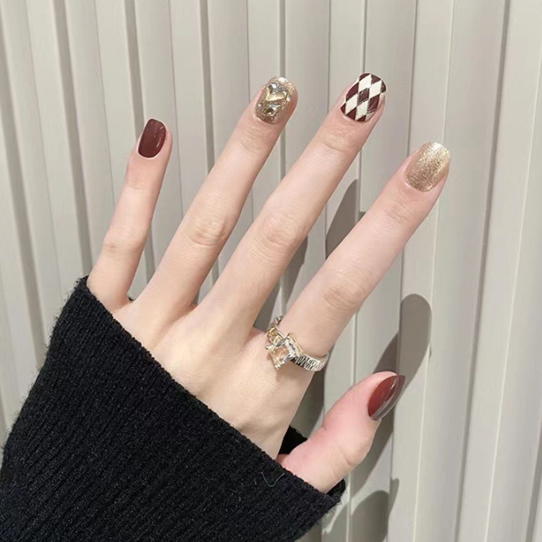Elegante glänzende Gel-Nagelverlängerungen