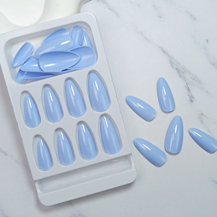 Premium Glossy Mandelförmige Press-On Nail Set Karnz