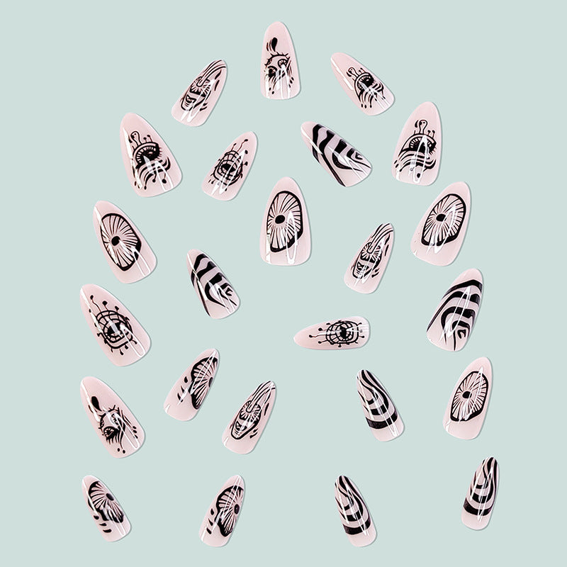 Kunstvolle Nagelstylings Karnz