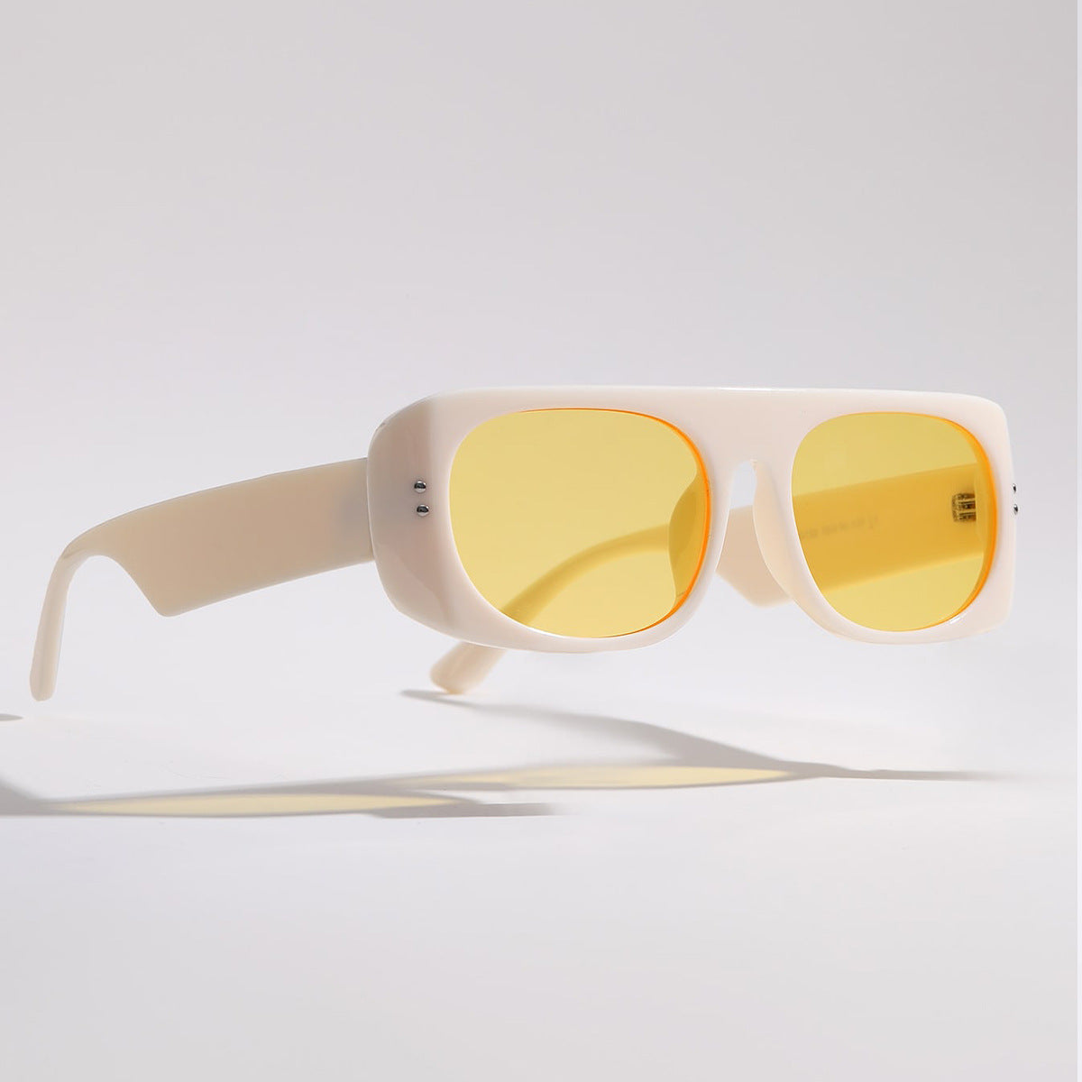 Damen trendige Sonnenbrille im modernen futuristischen Design Karnz